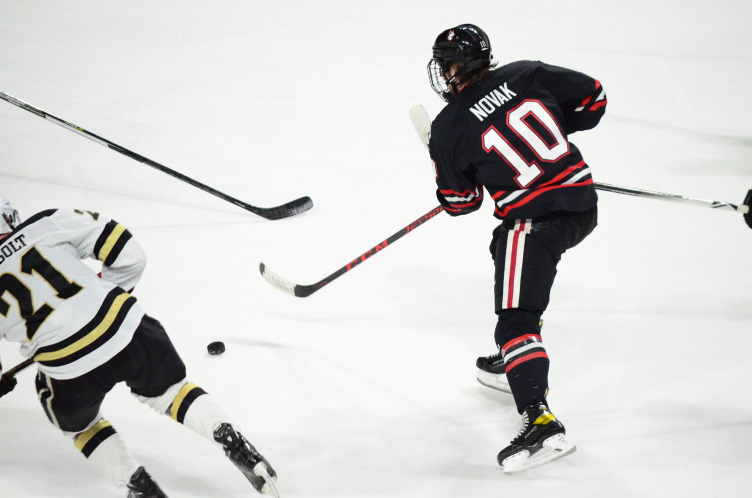 UNH freshman goalie Tyler Muszelik taken in NHL Entry Draft by